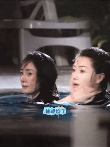 天知道这段泳池戏我看了多少遍！两个漂亮的人！还记得那个让你心动的人嘛杨幂