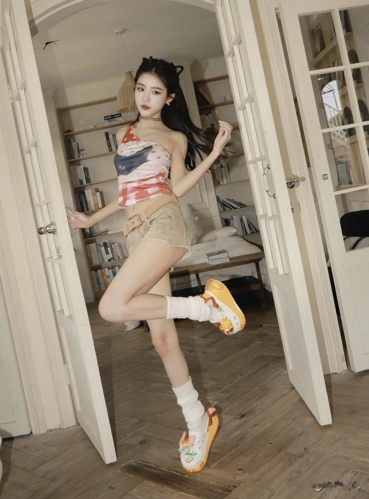 奶油卧室拍出猫系甜酷感｜7个动作收工🍭翻来覆去试了好几个角度，今天这组“猫