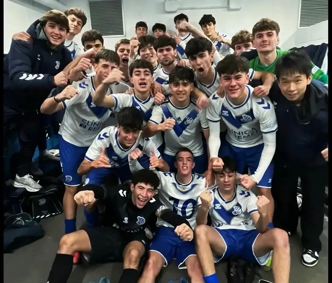 一个被西班牙教练当成“即战力”的16岁中国孩子，正在拆解中国足球最顽固的偏见。