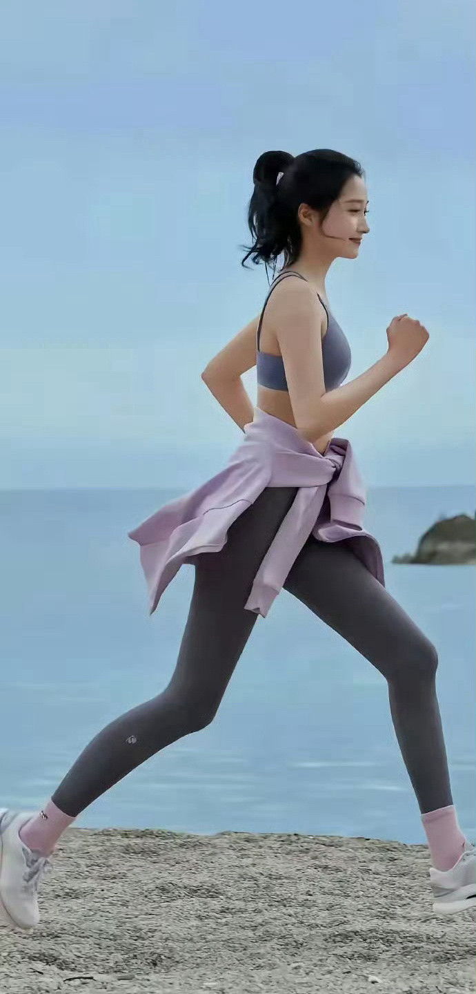 她可能是娱乐圈里唯一的，一个没有女人味的女星，因为在她身上，我真的感觉不到