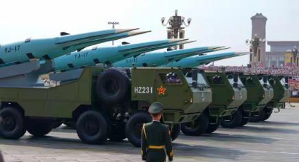 看完九三大阅兵，西方媒体他们原本认为可以抱着美国大腿来对付中国，现在终于明白，依
