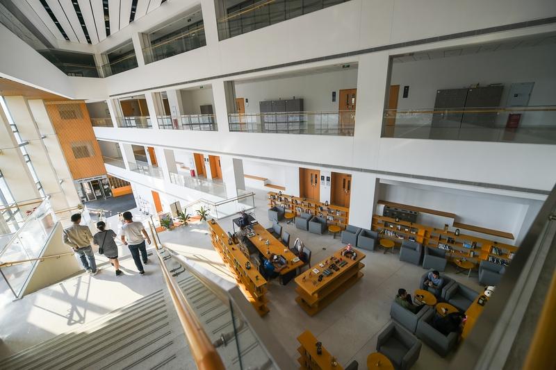 文科除了传统的法学，汉语言，财会外，能报考的专业文科更看重复合能力。文科加