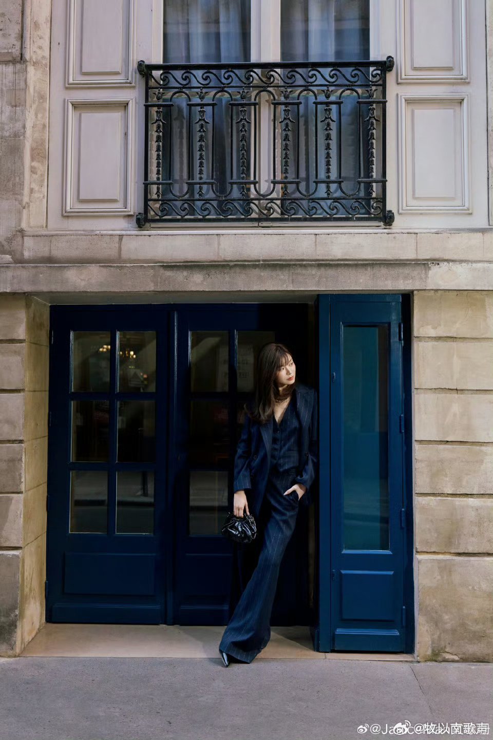 文咏珊出个国帅成啥了举手投足间散发着无限的魅力与光芒哦，文咏珊出国直接帅到封神