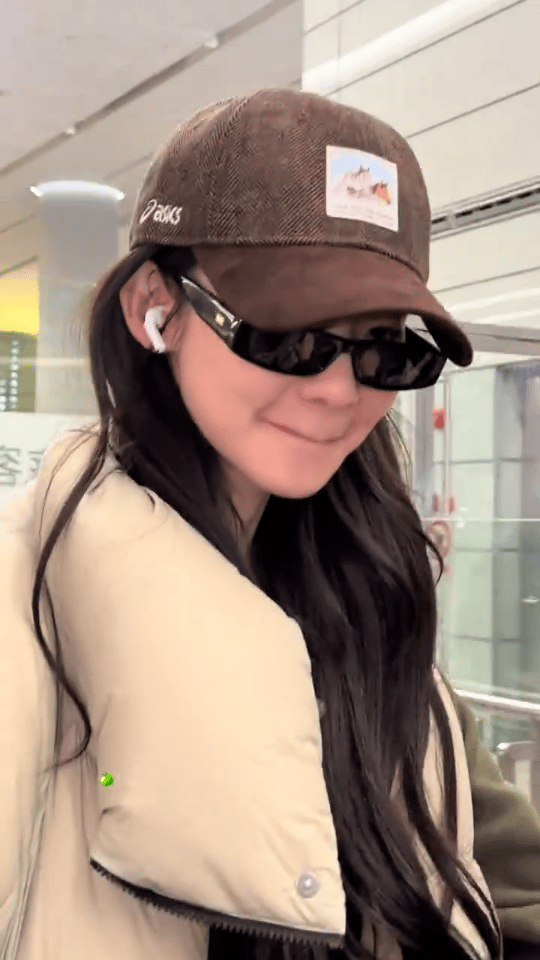 比过年的猪还难抓的是张艺凡张艺凡这咕蛹的本事简直无人能及，一看到工作人员就像触