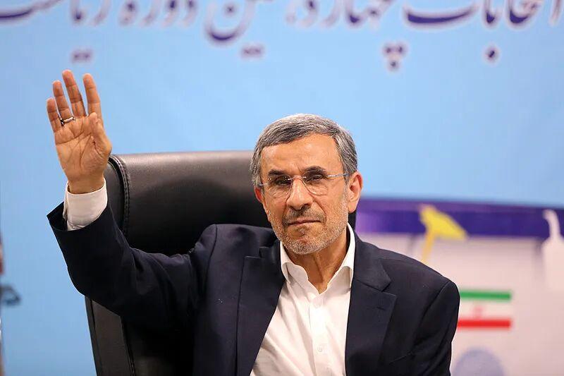 伊朗前总统内贾德还活着。据最新消息，伊朗前总统艾哈迈迪-内贾德遇害的消息不实。