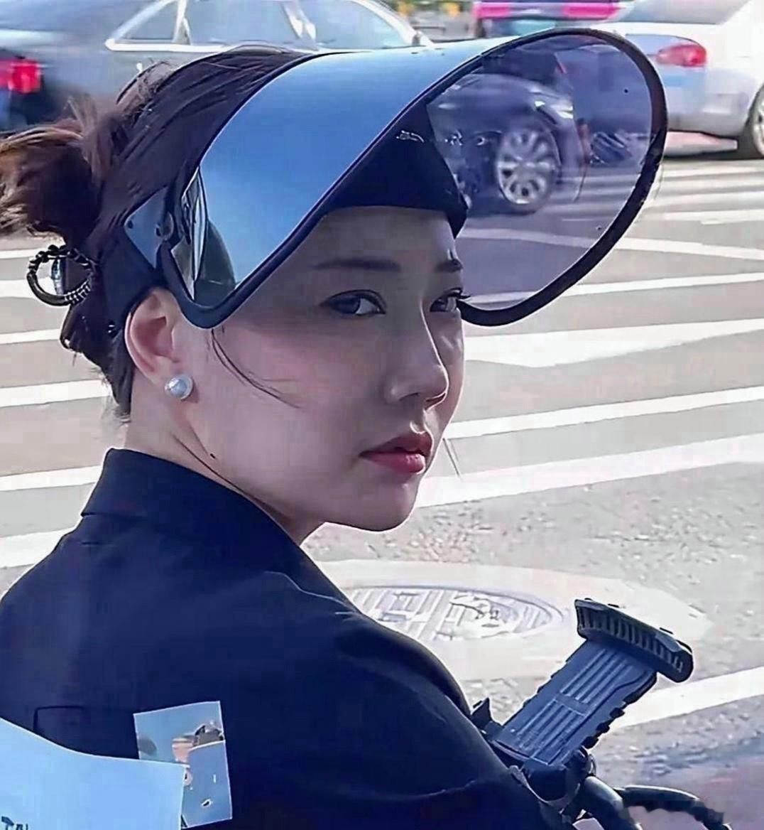 本来不信的但看到她眼神我就信了