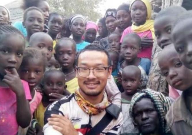 每年有几万中国人去非洲，为何去了就不想回来？有人说非洲是片落后的土地，可偏偏