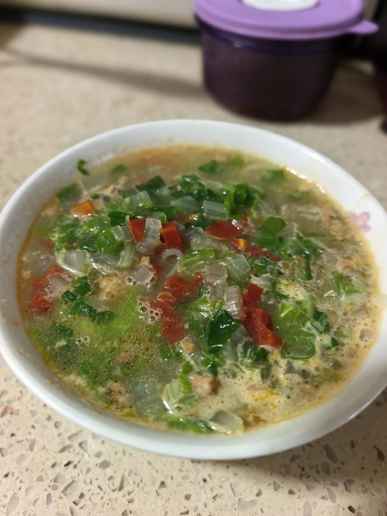 今天是做完肠息肉切除手术第7天，我的午餐还是一碗烂面条。不过这碗烂面条和前几