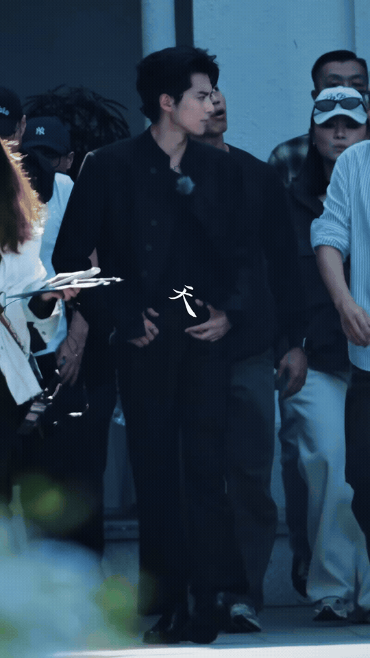 王鹤棣这个身材比例真是没话说亲爱的客栈