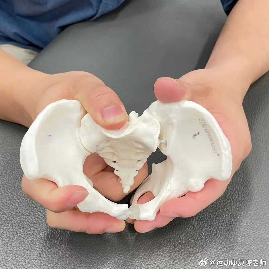 腰痛康复腰背部疼痛，可以说是现代人的标配了，站久了腰疼，坐久了腰疼，甚至躺着也