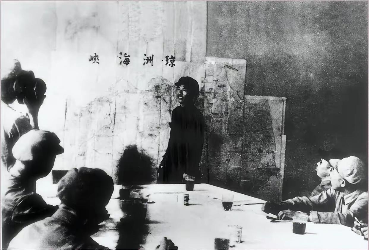 1950年，韩先楚顶撞上级邓华，7天拿下海南岛，一年后朝鲜战场，邓华没听他的，6