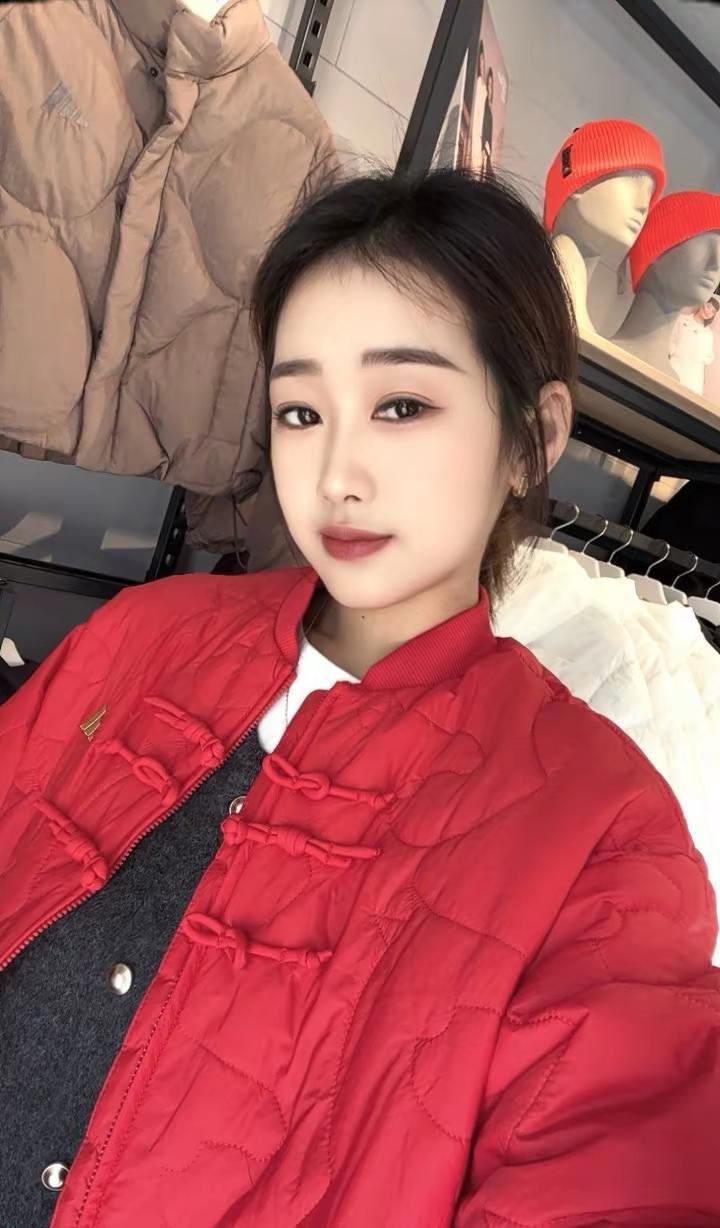 说点啥呢这个衣服真好看！