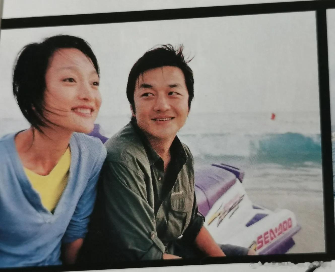 2001年拍摄《射雕英雄传》期间，李亚鹏和周迅将戏中郭靖与黄蓉的情愫延伸到戏外。