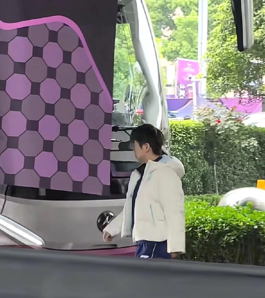 国乒马不停蹄直奔成都，马年的办事效率杠杠滴，在重庆没有游玩儿，更没有停留，无缝衔