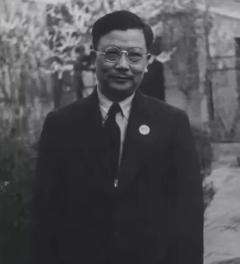 🌛1943年，一个叛徒找到了李克农，说他已经知错了，真切地恳求李克农给他一