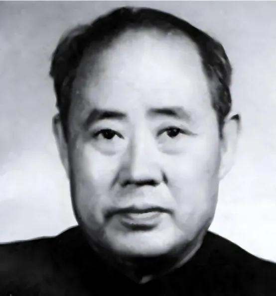 傅作义原本拟授上将，伟人没点头，最终周总理亲自找傅说明原因。1955年，新中国进