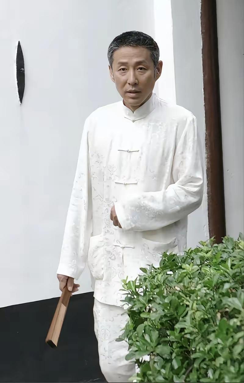 非常现实扎心的忠告：如果你有退休金，还有三四十万存款，那听我一个建议：第一要做的