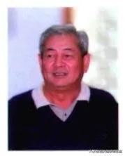 开国上将张宗逊长子张新侠。张新侠出生于革命战争年代，全国解放后，其父从大西北调