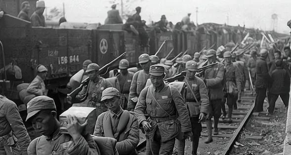 1948年3月，国民党整90师中将师长正在怒骂小电话兵，甚至开了两枪恫吓。小电话