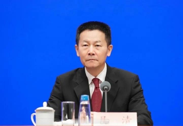 证监会紧急出手了。4.58亿谣言传了8天，股价翻了一倍多，公司假装看不见。周末刷