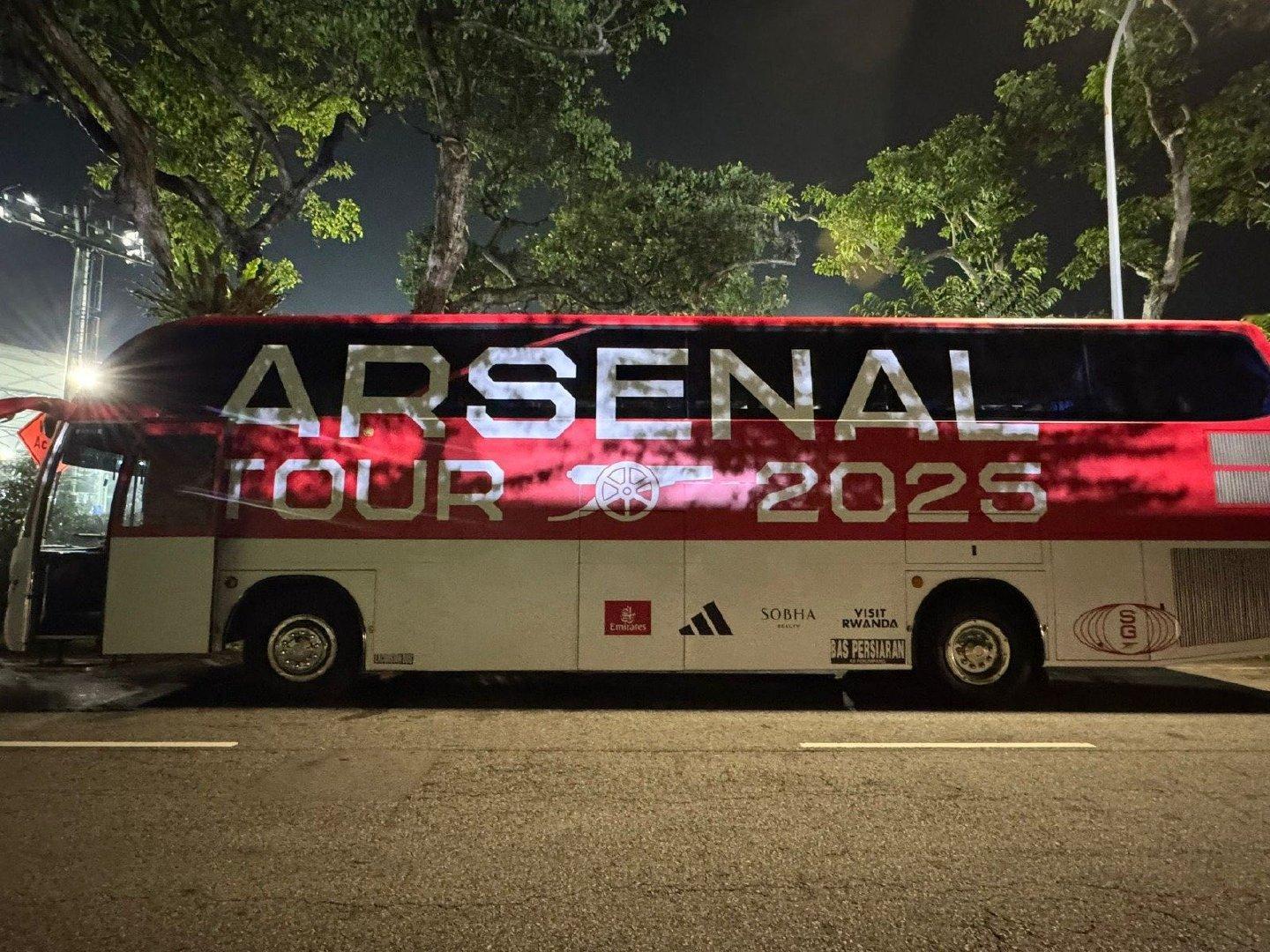 阿森纳季前赛球队大巴准备就绪🚌阿森纳超话创作官​​​