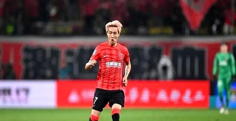通过中超联赛球员的表现来看，必进国足的几名球员如下：杨皓宇最近状态真是拦不住啊