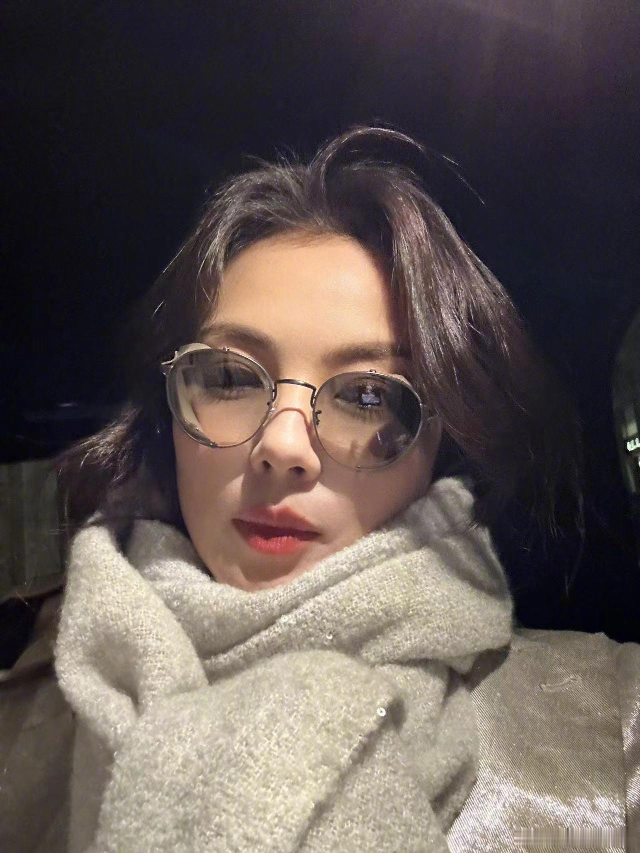 有小呆毛的刘涛~看着好乖好可爱~​​​
