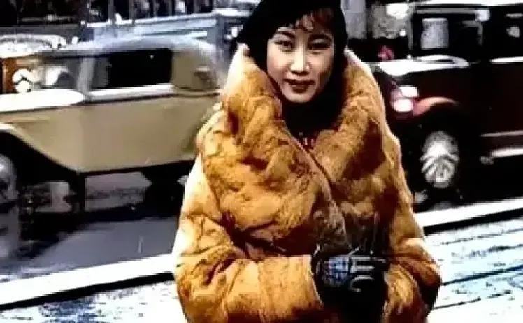 隔壁阿婆天天搓麻将，谁能想到她竟是当年上海滩顶流“电影皇后”胡蝶？67岁，