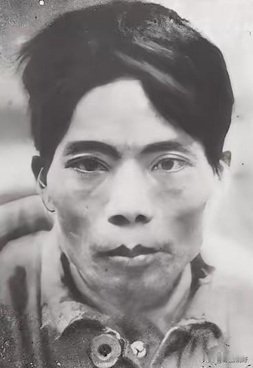 1932年，琼崖红军独立师师长王文宇，率部苦战，身边仅剩唯一警卫员，就派王信下山