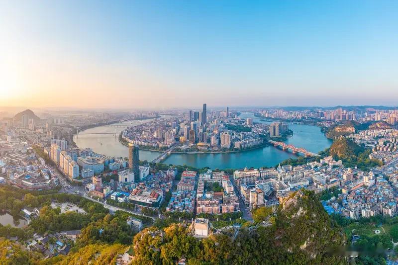 从当前数据可知，柳州经济发展形势颇为良好。2025年1-8月，财政一般公共预