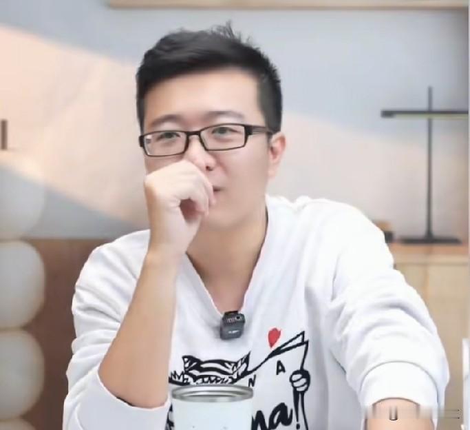 为什么莱维说:只有孙颖莎是用脑子打球？他说:检验是不是用脑子打球？你看他打