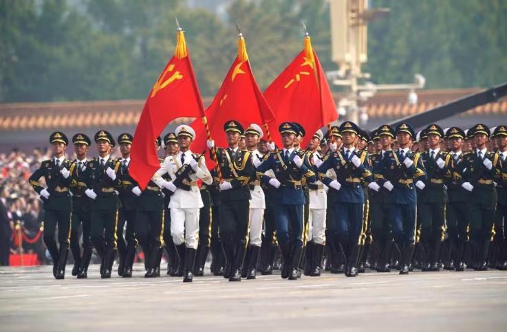 国防部已明确发出通知，凡家中有年满18周岁男性青年的家庭，以及青年本人，都须高度