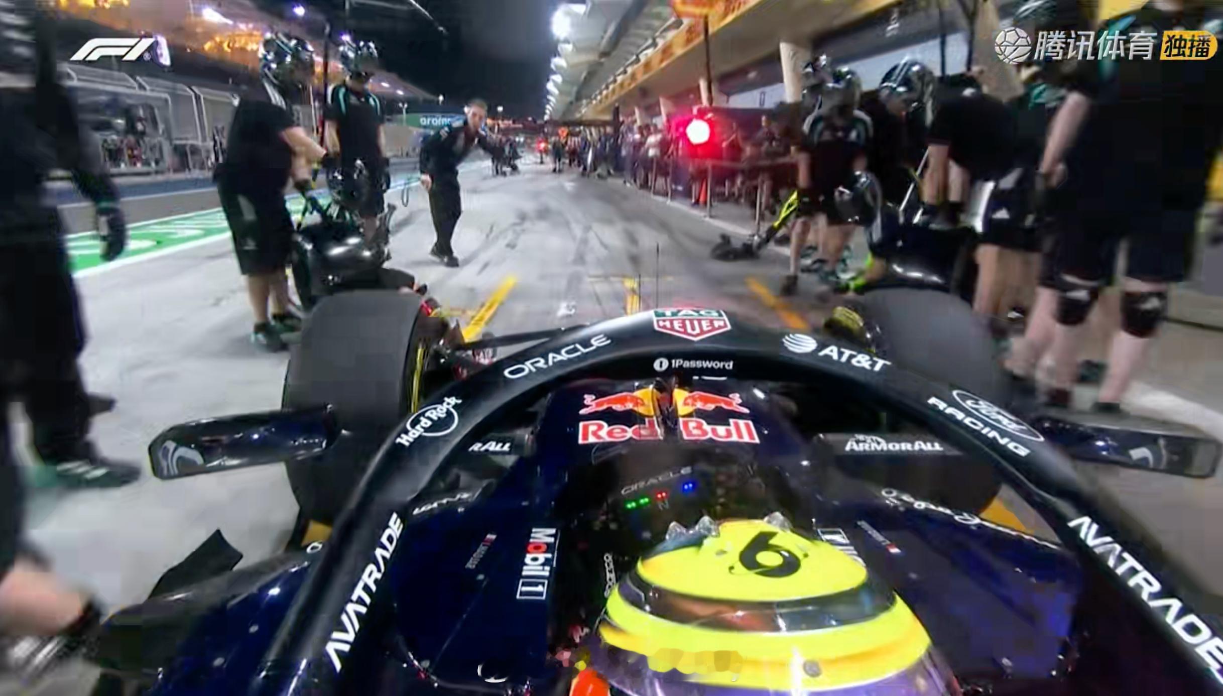 红牛你怎么个事？怎么去梅奔P房了？2026f1季前测试