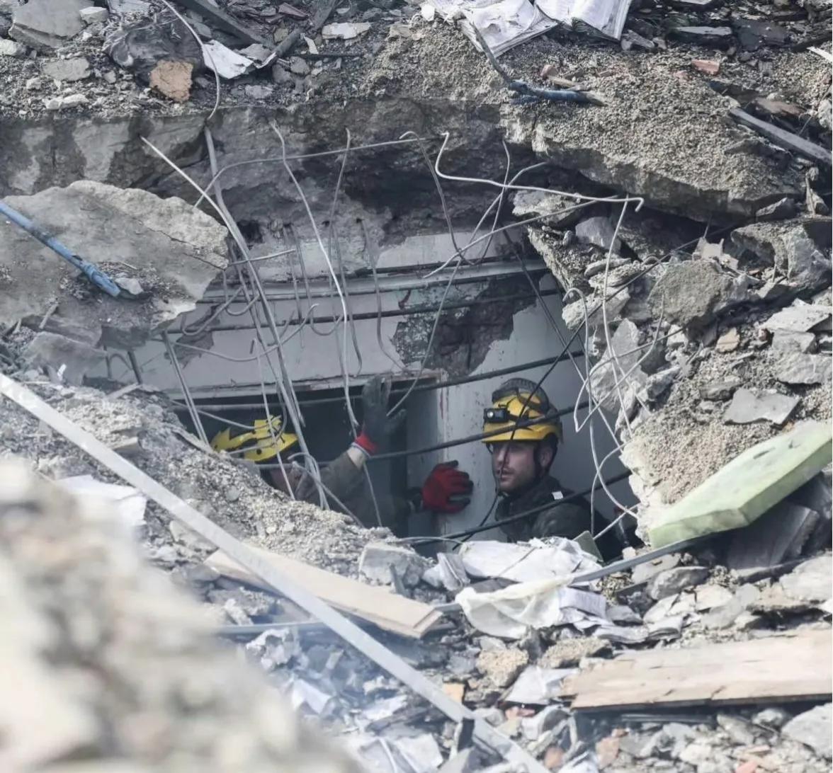 经过内塔尼亚夫的不懈努力，再加上伊朗导弹的积极配合，特拉维夫正在加沙化，特拉维夫