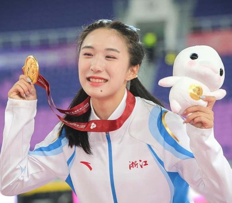 陈妤颉的成功，告诉所有父母一个道理。你可以没钱，也可以没文化，但一定要给孩子一个