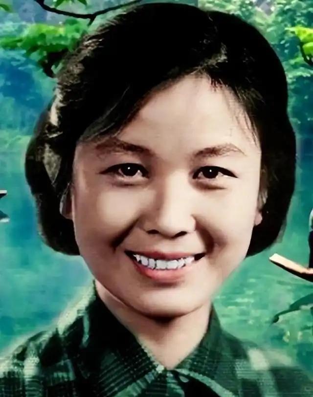 1968年，严凤英趁着丈夫熟睡，来到床头柜前，将事先准备好的100片安眠药吞下，