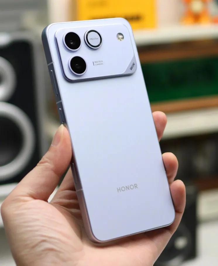 骁龙8至尊版+10000mAh电池+512GB，国补到手2600出头。荣耀这次真