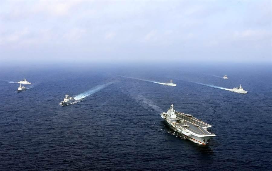 中日海峡互穿：伤害不大，侮辱性极强！日本军舰特意选在特定日子过台海，其实真打不起