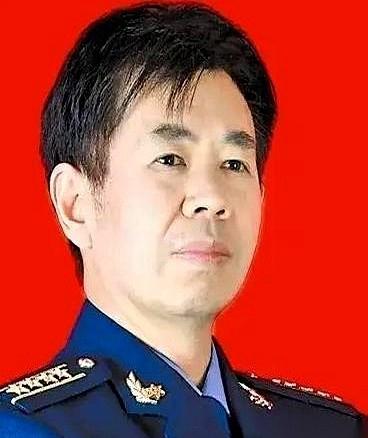 枪口对准了戴旭大校！这套路熟不熟？谁敢捅脓包，谁就被围攻...戴旭不混圈