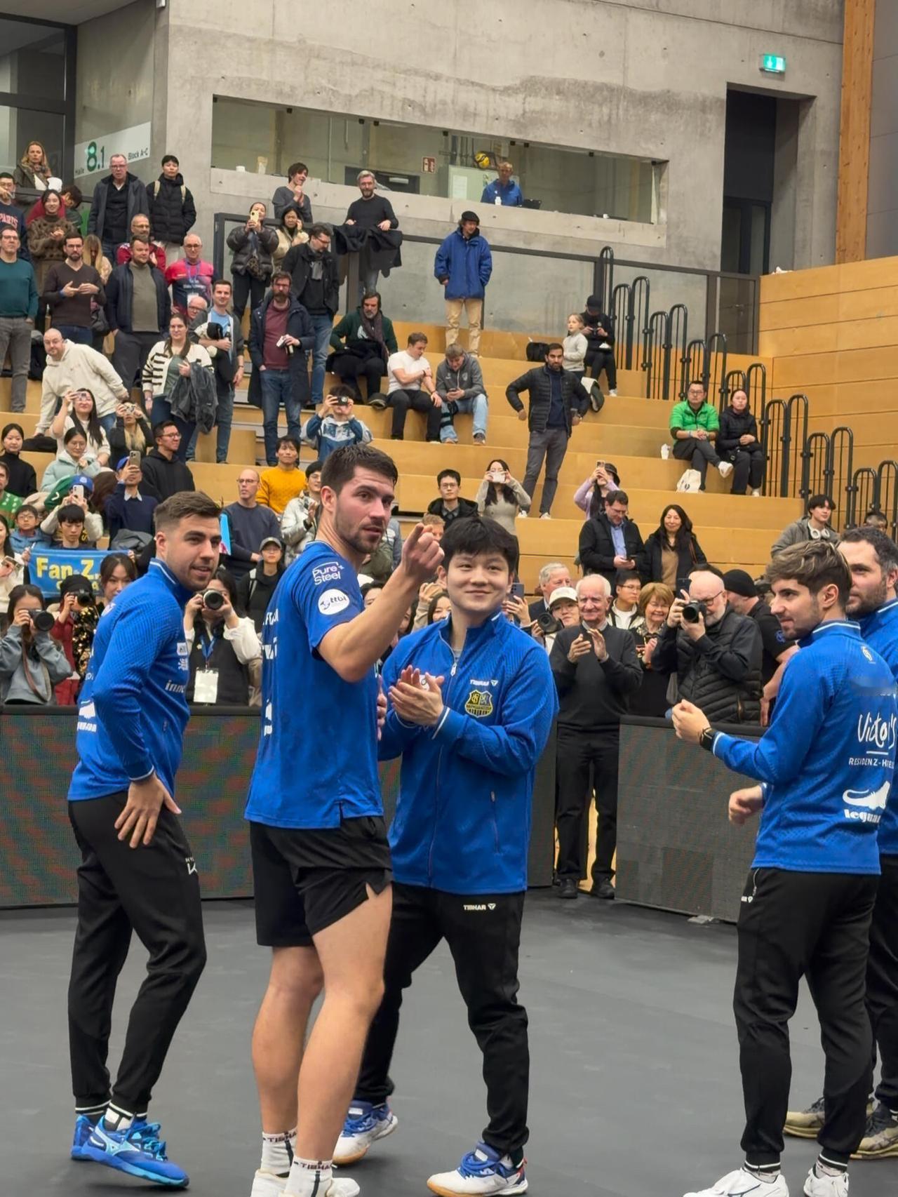 为樊振东这一群人的群像沦陷，氛围真的没话说，强者相惜的具象化！欢快的一群人，看