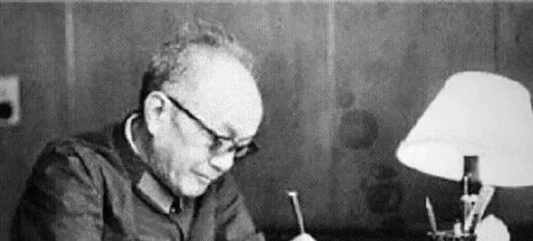1977年，陈云邀请黄克诚出山，黄克诚见到陈云后率先问道：你认为第一个该平反的是谁？黄克诚没等陈云回
