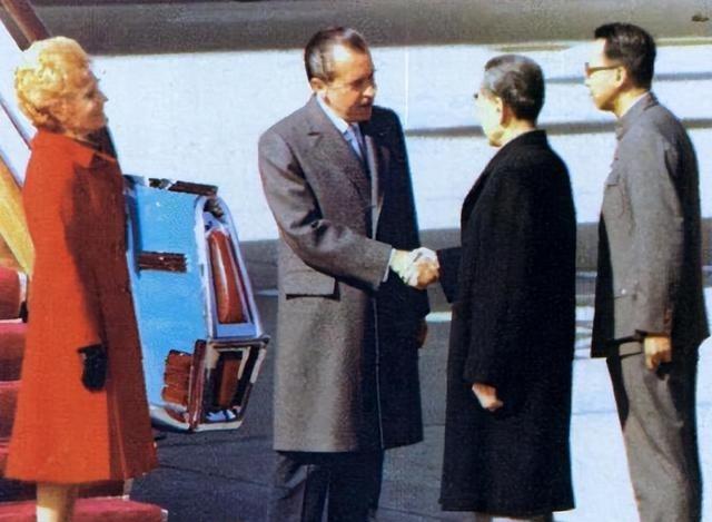 1972年，尼克松不满意毛主席送的4两茶叶，周总理一句话令其动容中美关系在20