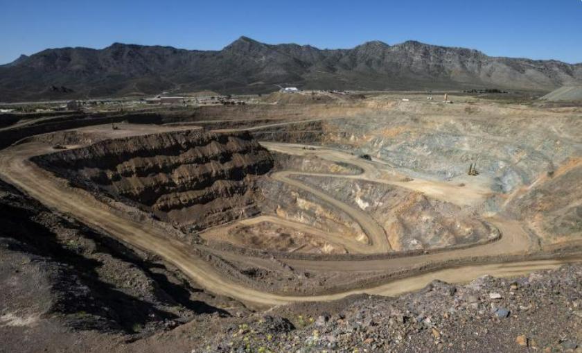 稀土不挖了，美国急着建库，中国早换赛道了。最近发现，大家聊的“矿产大战”其实早