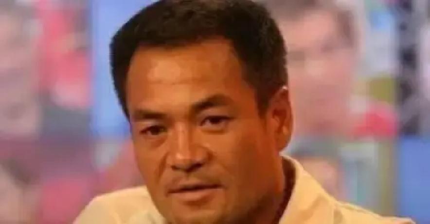 尤勇智当年被许晴甩了，转头王志文就牵走女神。他蹲在马路边给葛优打电话，葛大爷