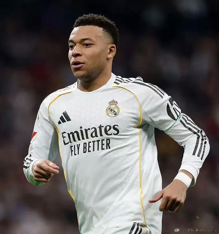 世界杯成首要目标，姆巴佩伤病未愈，或将缺席皇马本赛季后续全部较量。众多西媒与法媒