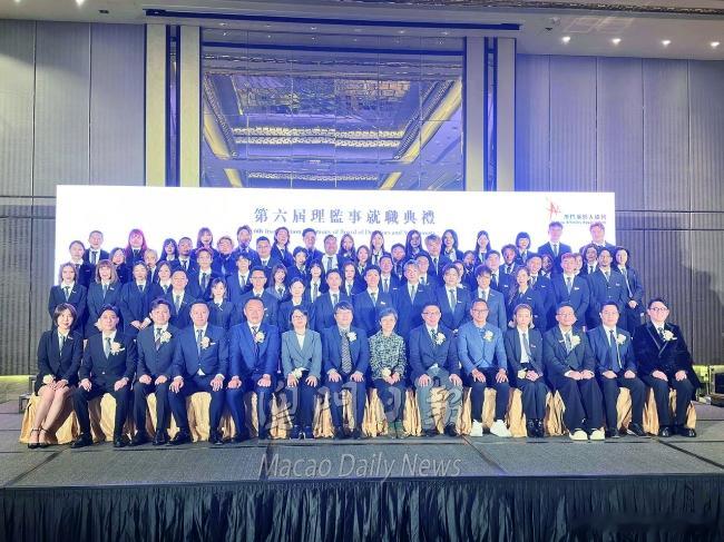 古淖文升呢任澳門演藝人協會名譽會長澳門演藝人協會昨日下午四時假新濠影匯宴會廳舉行