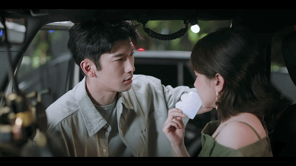 谁懂刘芮麟亲之前三个大喘气《狙击蝴蝶》沈屹阳送醉酒春畅回家，借扔垃圾掩饰心动，谁