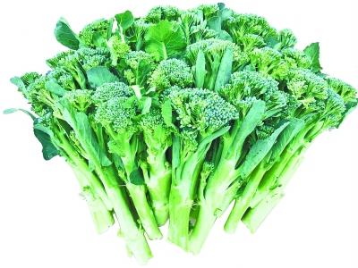 这个事情看似小事，却反映出一些深层次的社会现象。大妈在超市买菜时，把更贵的西兰苔