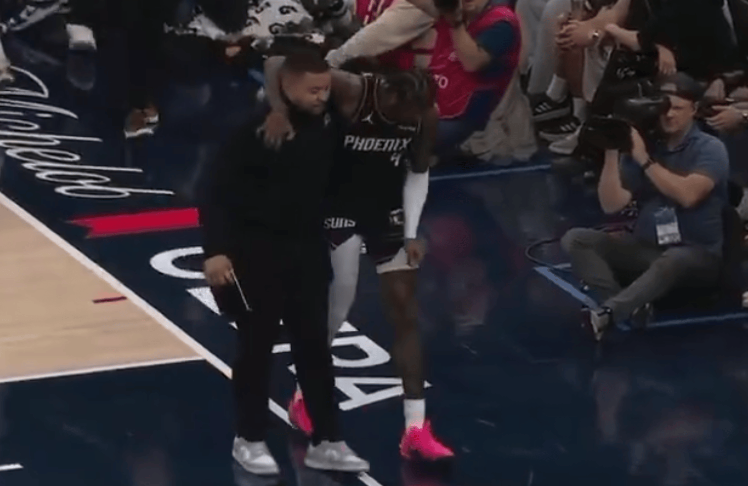 火记: 祈祷杰伦-格林伤势没那么严重, 希望他能早日回归赛场