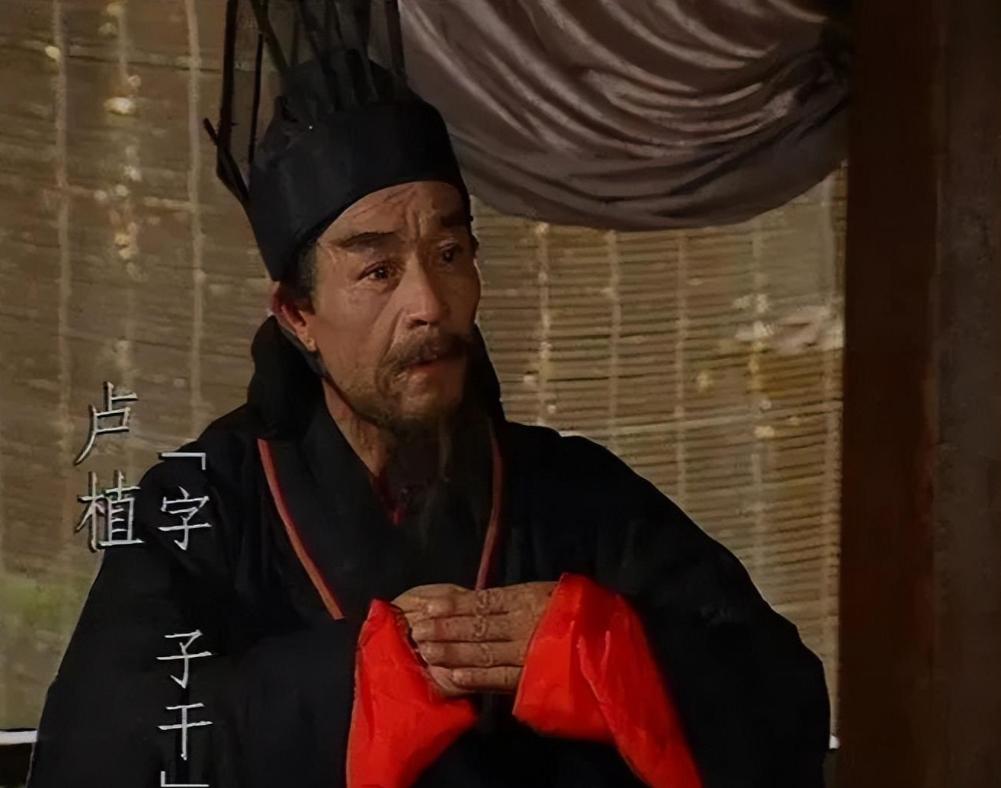 卢植名气很大，刘备和公孙瓒都是他的学生。卢植最终结局如何？卢植是一个文武双全的人